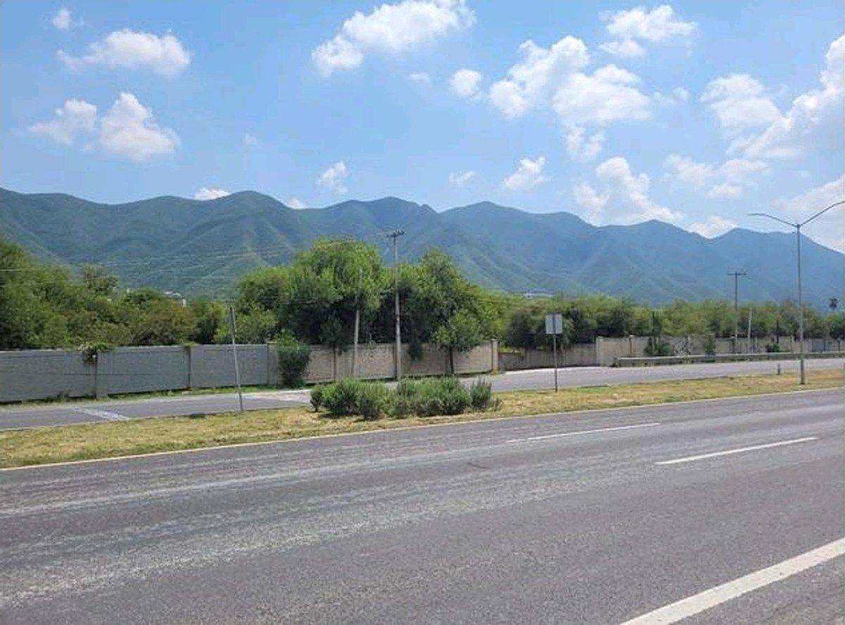 Terreno à Venda na Estrada Nacional, foto 1 de 6