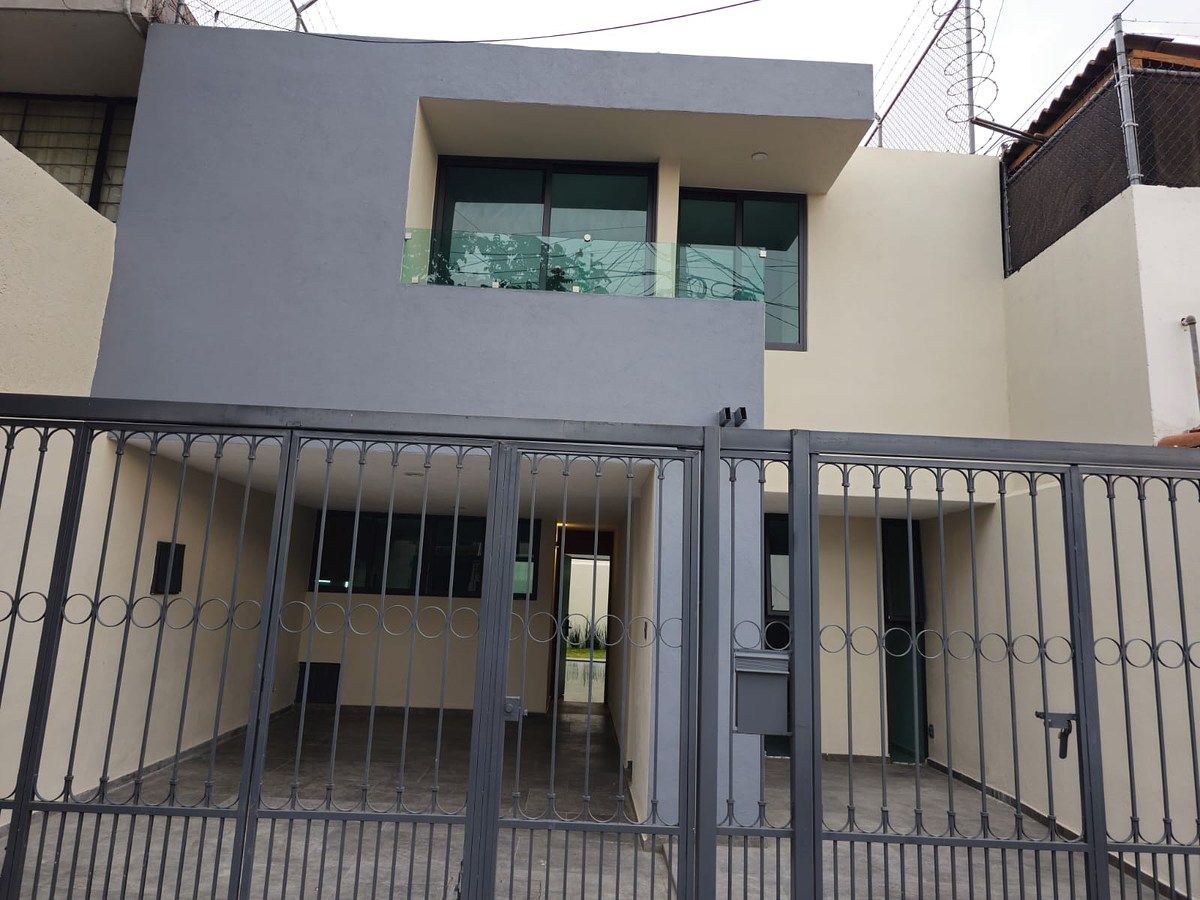Casa Recém Reformada À Venda, Col. Las Águilas, Zapopan, foto 1 de 27