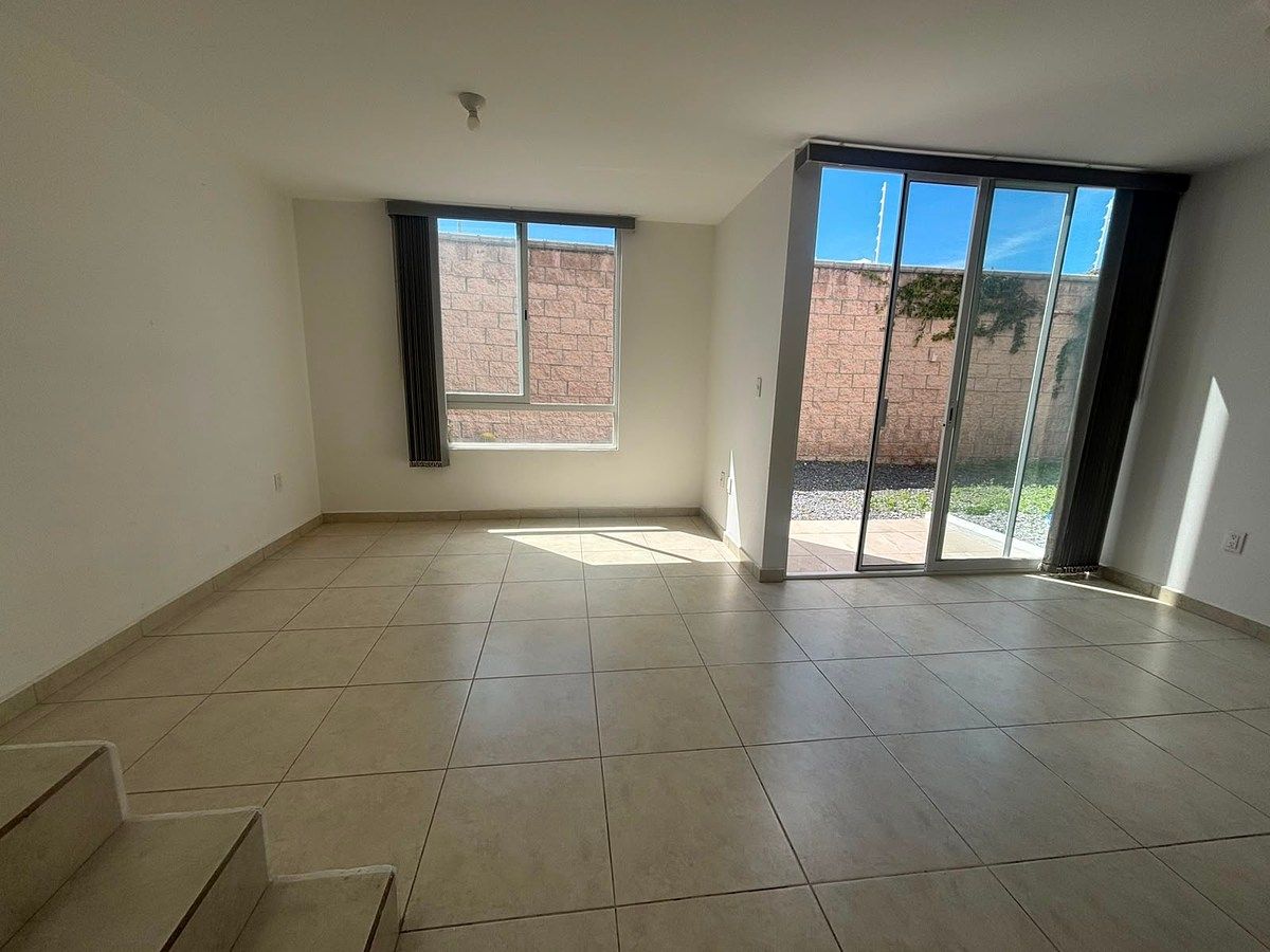 Casa em condomínio fechado em Zákia, El Marqués, foto 2 de 10