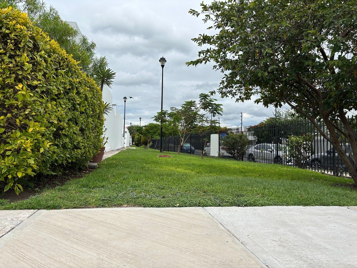 HOUSE FOR SALE ON ONE FLOOR IN CORREGIDORA ON CORNER Code: 10DH, photo 1 of 15