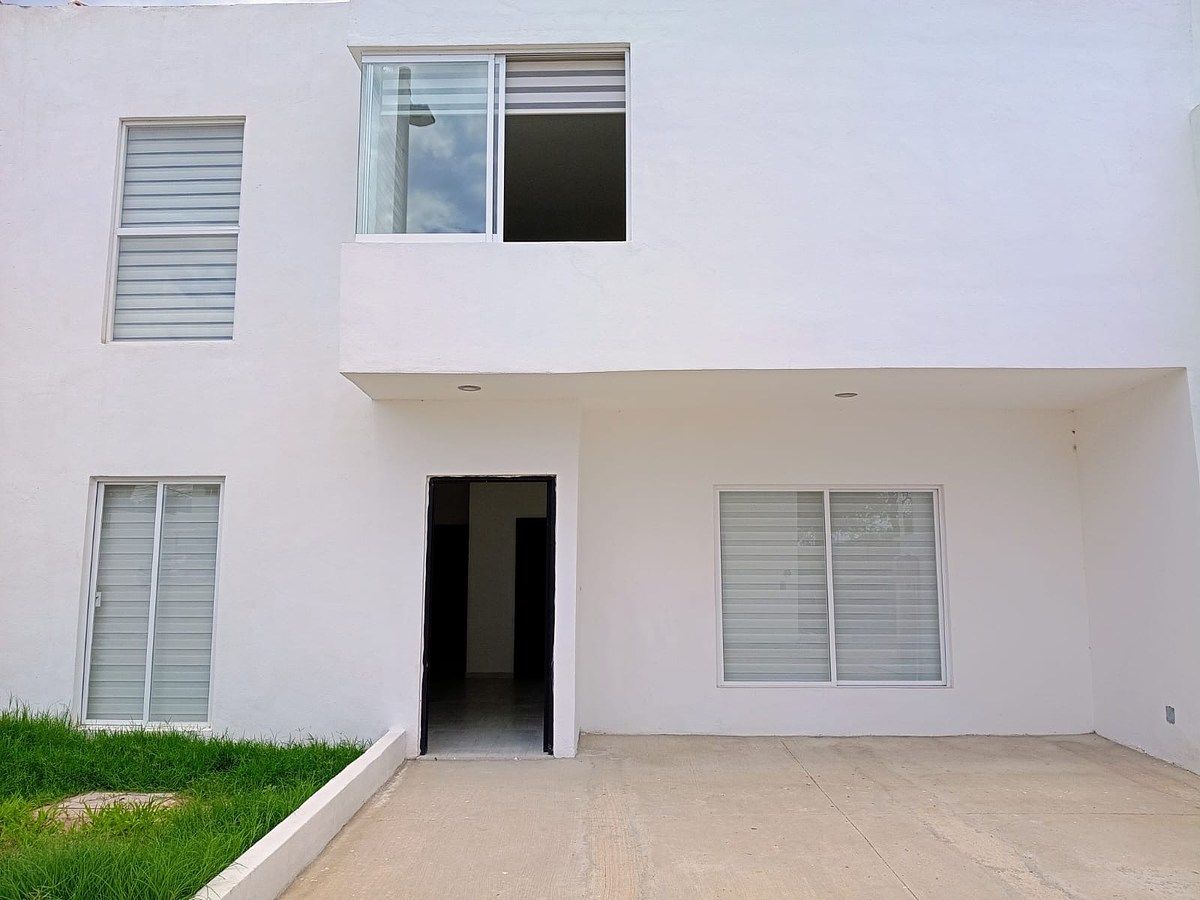 HERMOSA CASA EN VENTA EN PRIV ARBOLEDAS, foto 1 de 13