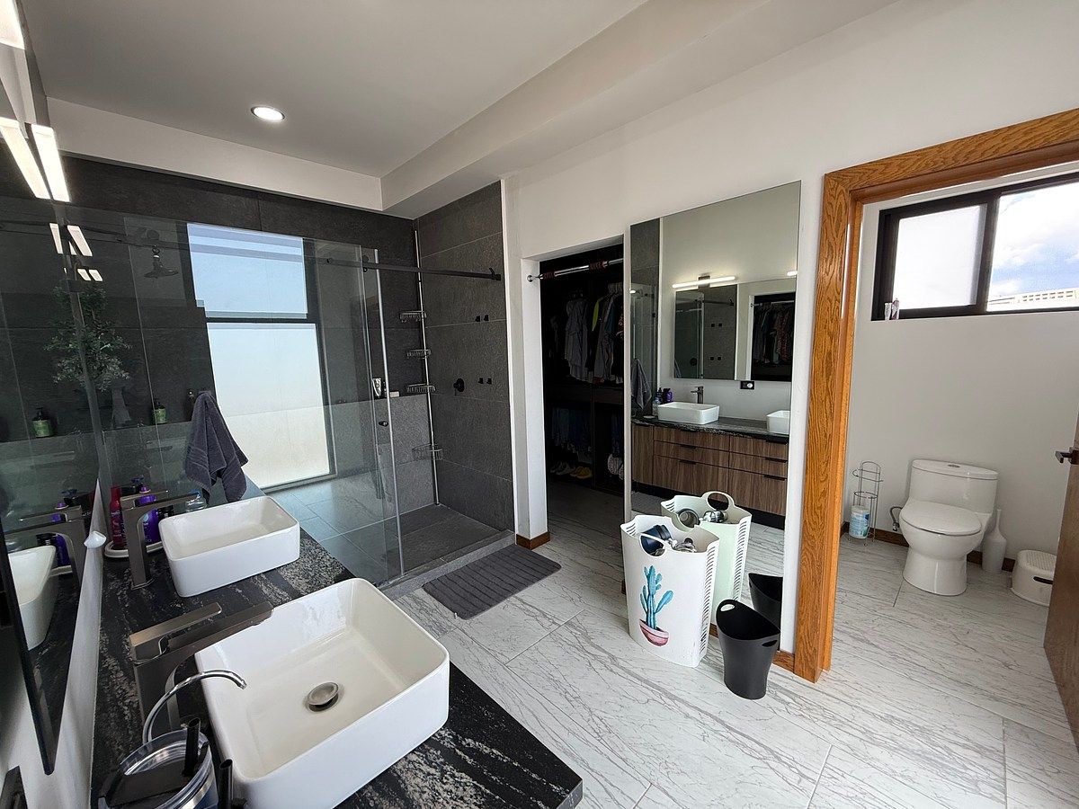 Baño recamara principal, photo 15 of 21