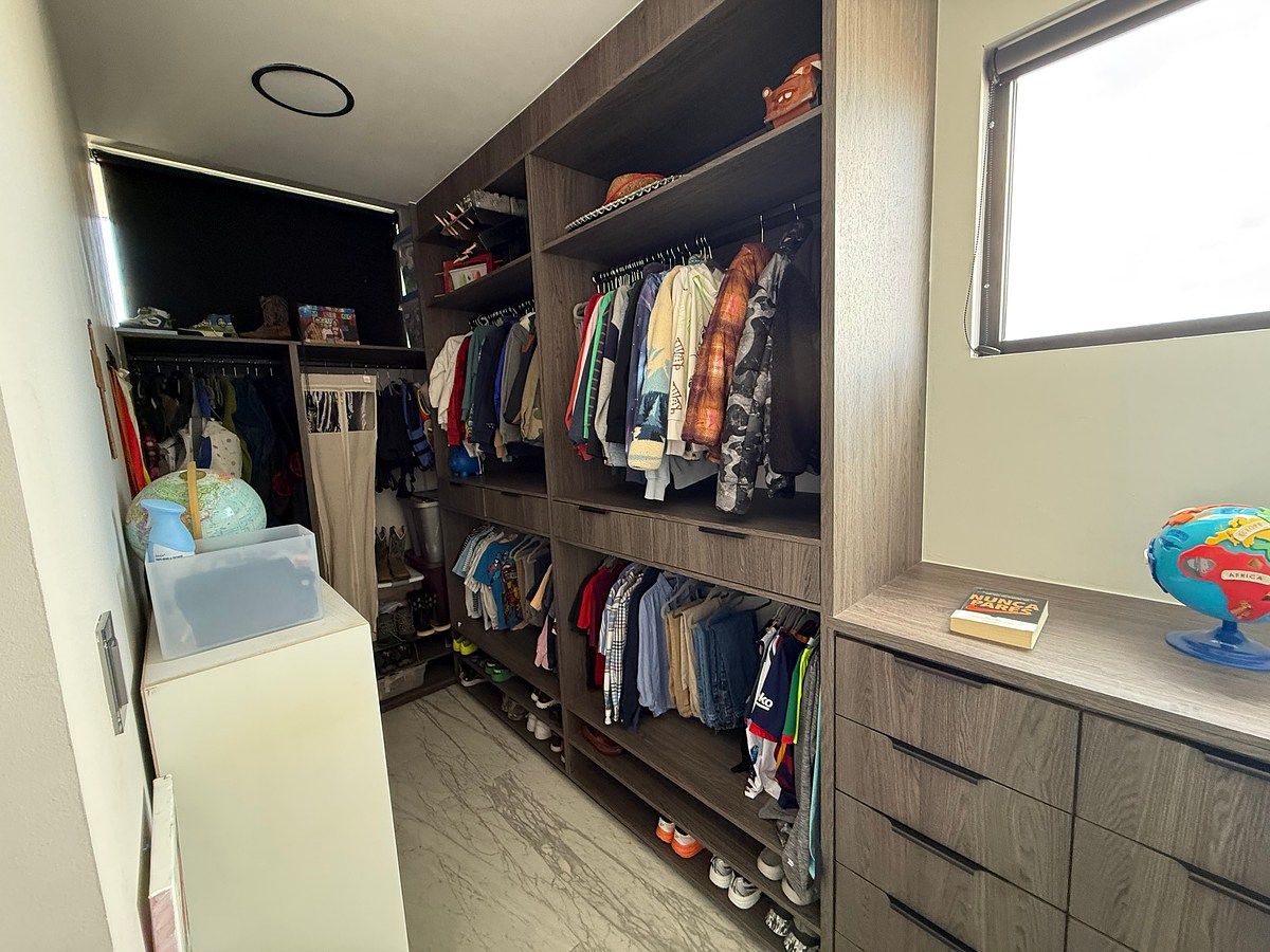 Walking closet rec secundaria, photo 18 of 21