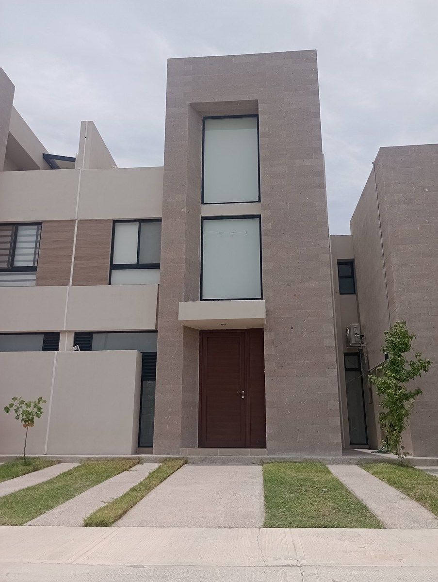 Altamari, photo 1 of 26