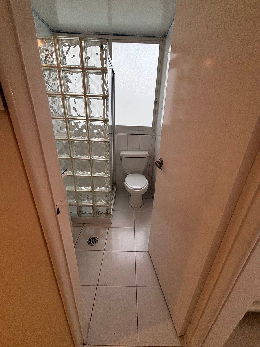 Baño de la sala para visitas, photo 12 of 18