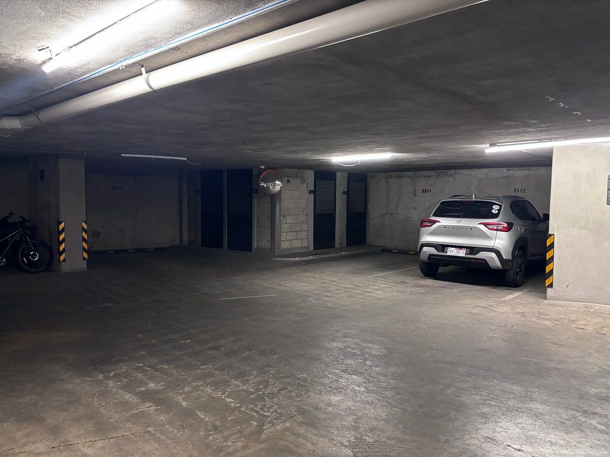 Otra vista del estacionamiento, foto 27 de 27