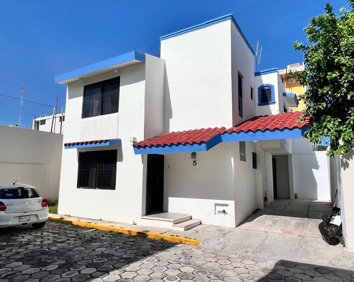 Casa en renta en fraccionamiento pequeño, cerca del puerto pesquero, foto 1 de 16