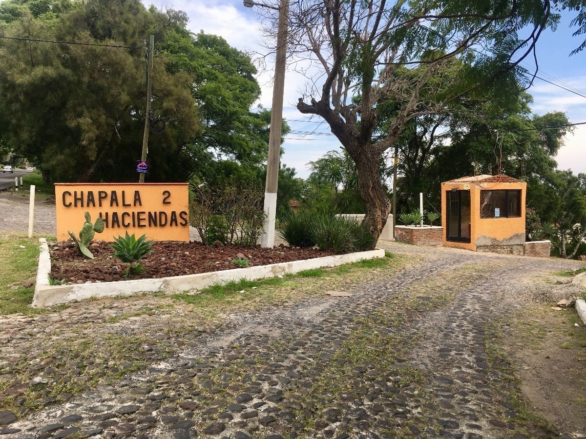 TERRENO EM LEILÃO / LIQUIDAÇÃO: Terreno bonito a apenas 3 minutos do centro de Chapala, foto 1 de 42