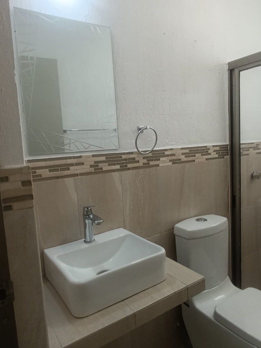 Baño completo (planta baja), photo 21 of 38