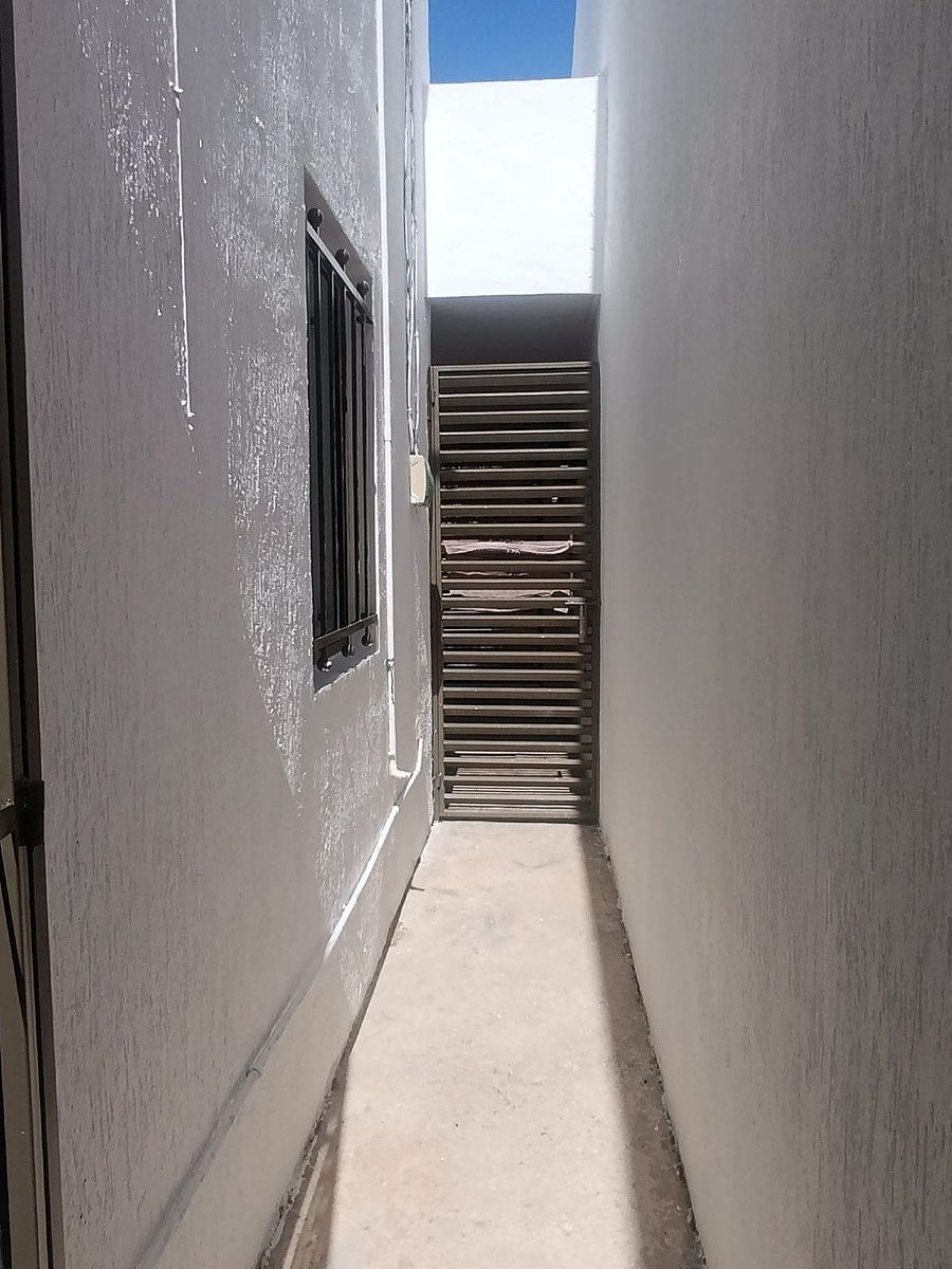 Pasillo de servicio, photo 8 of 38