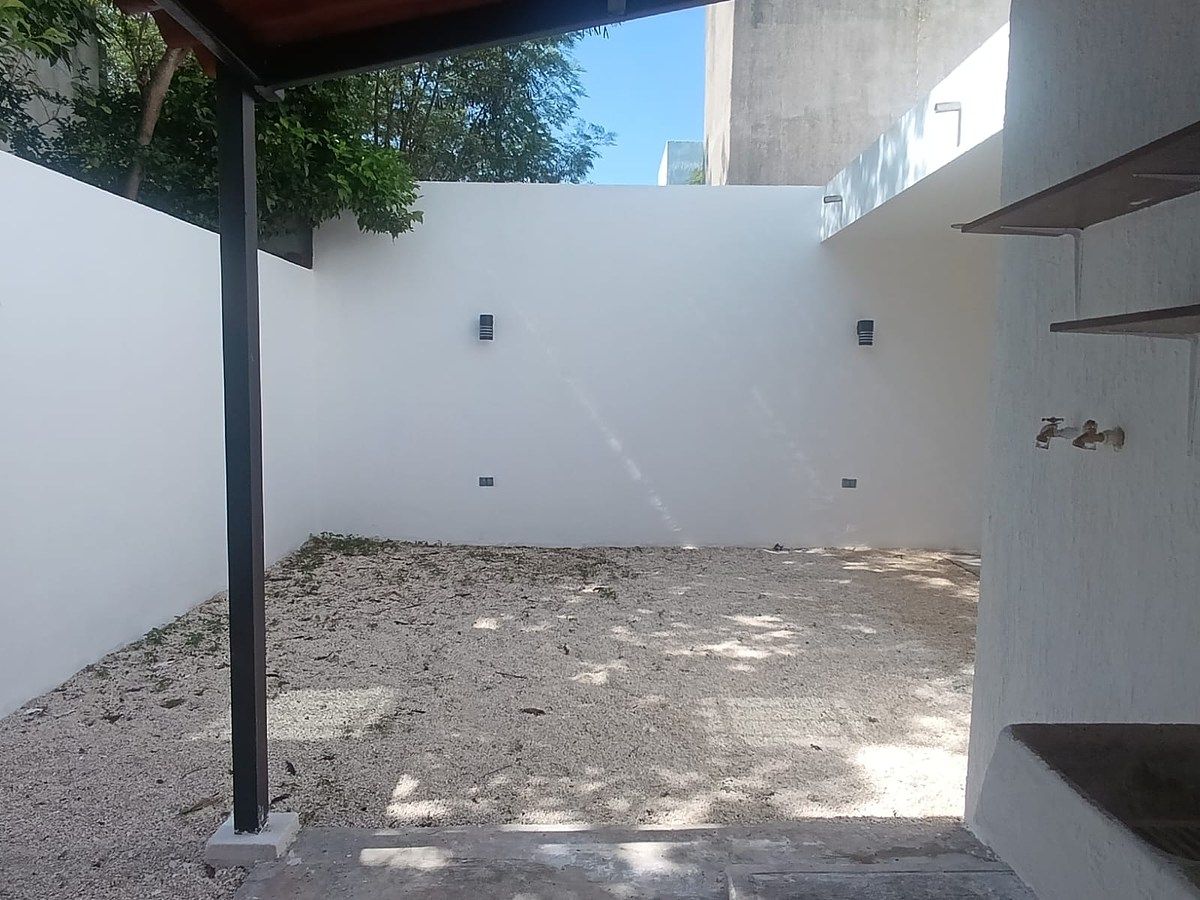 Patio, photo 33 of 38