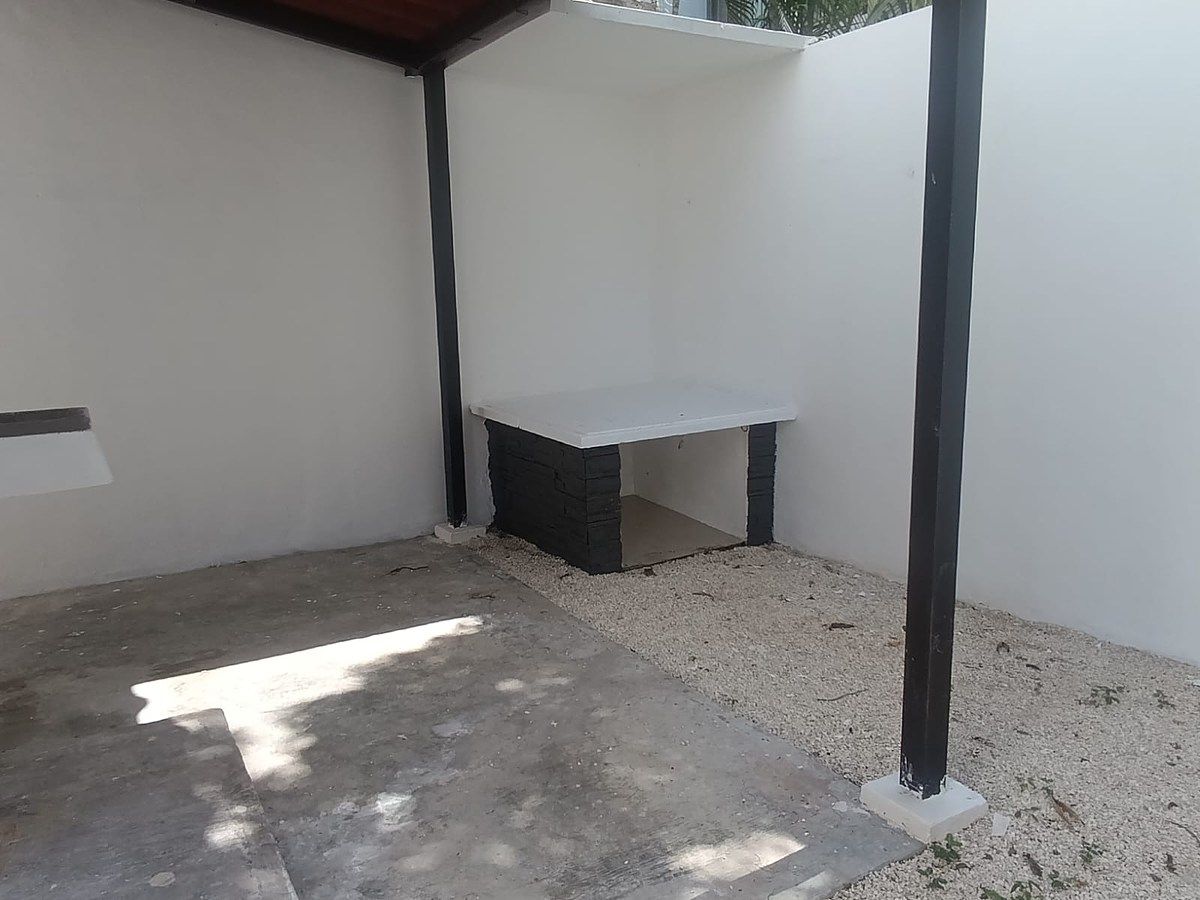 Patio, photo 34 of 38
