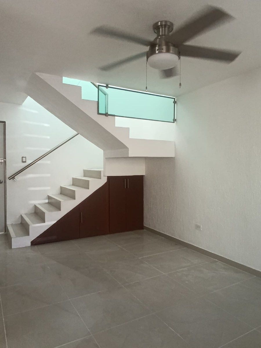 Sala, photo 11 of 38