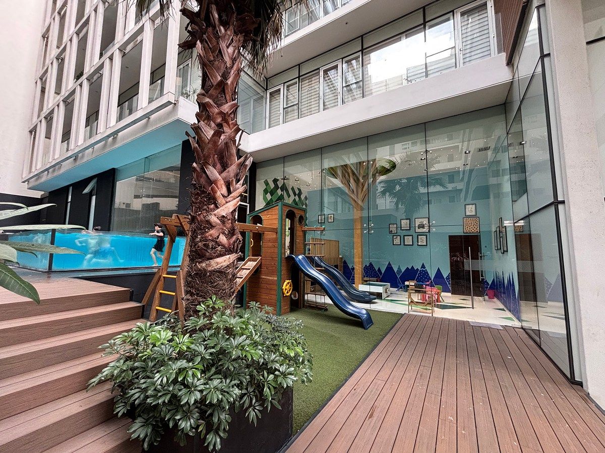 Área de juegos para niños exterior, foto 21 de 27