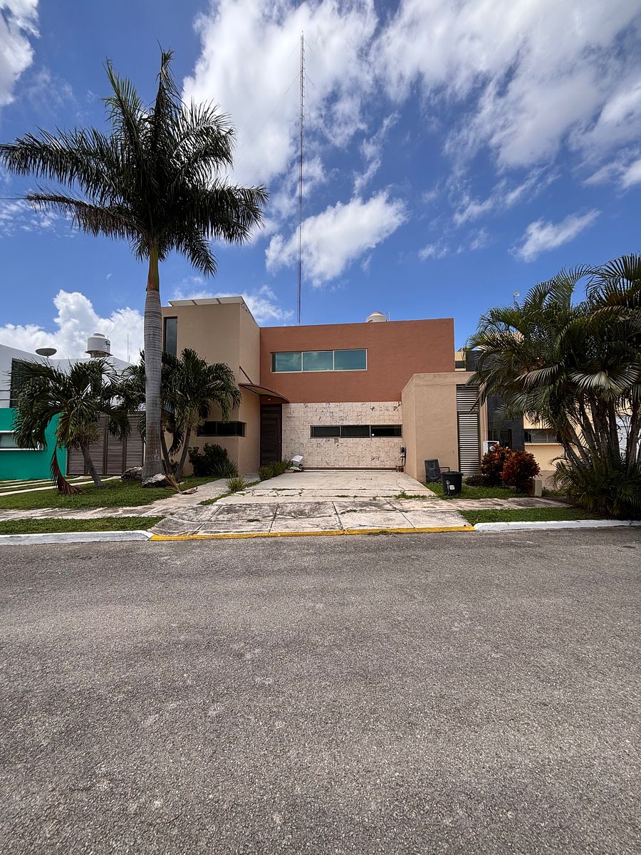 CASA EN RENTA CON PANELES SOLARES, foto 1 de 22