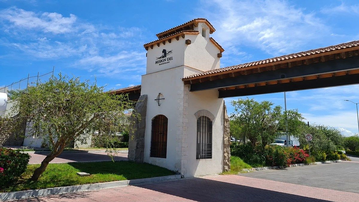 House in Gated Community in Ciudad del Sol, Querétaro, photo 2 of 26