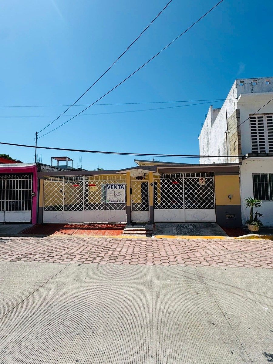 Casa en Héctor Pérez Martínez, Carmen, foto 2 de 14