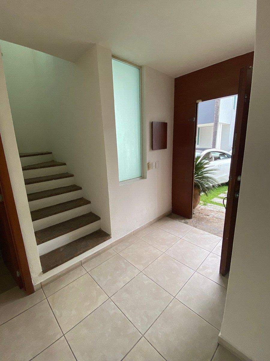 Salida, Escalera planta alta, foto 6 de 45