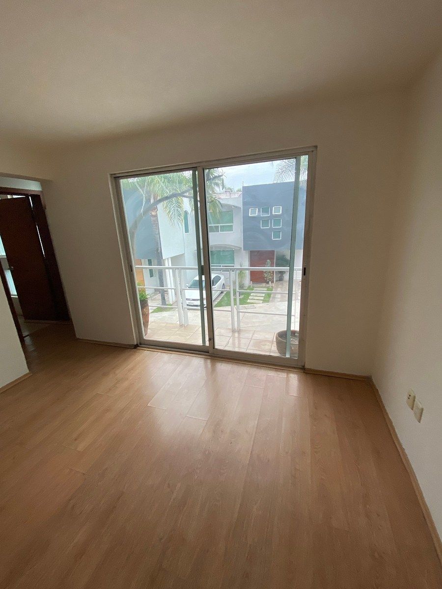Cuarto principal, balcón, foto 23 de 45