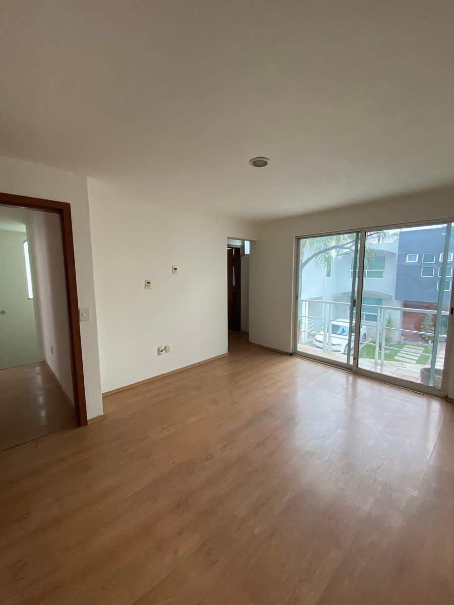 Cuarto principal, balcon, puerta baño y closet, foto 25 de 45