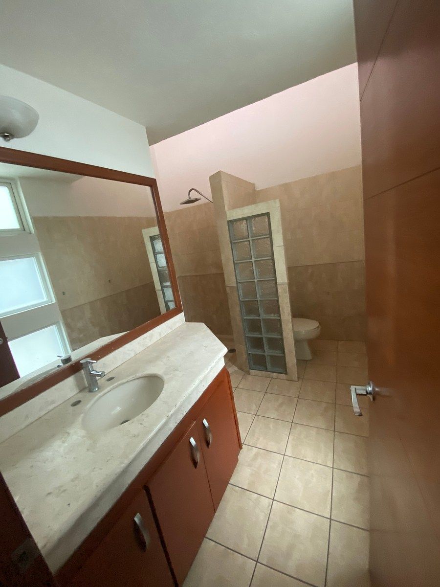 Baño completo principal, foto 26 de 45