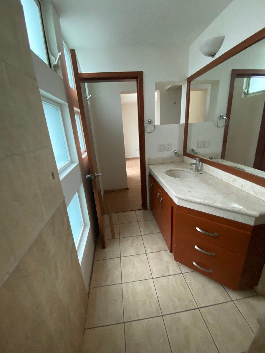 Vista de baño principal à recámara principal, foto 29 de 45