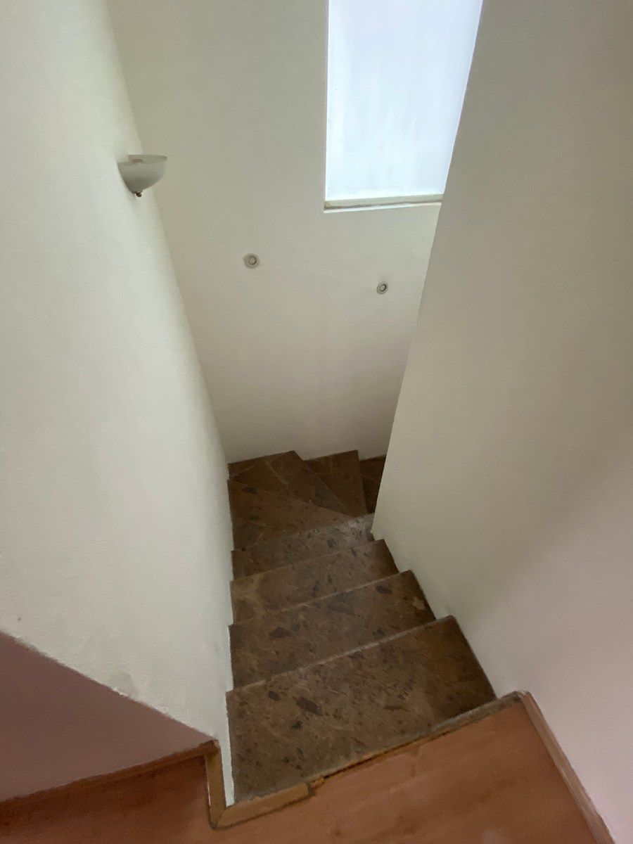 Vista Escalera del distribuidor para bajar, foto 43 de 45