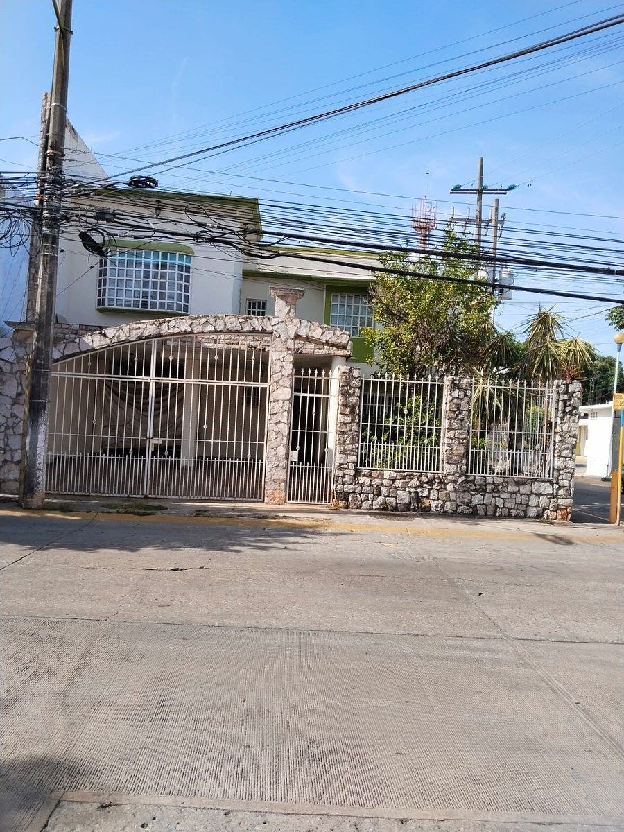 Corner House with 3 fronts, photo 1 of 11
