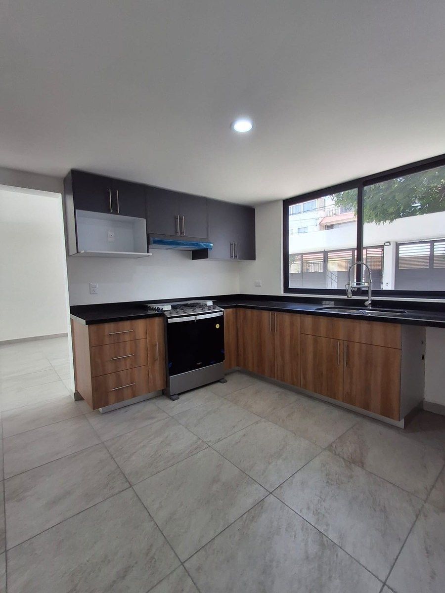 House in Ciudad Satélite, Naucalpan de Juárez, photo 2 of 18