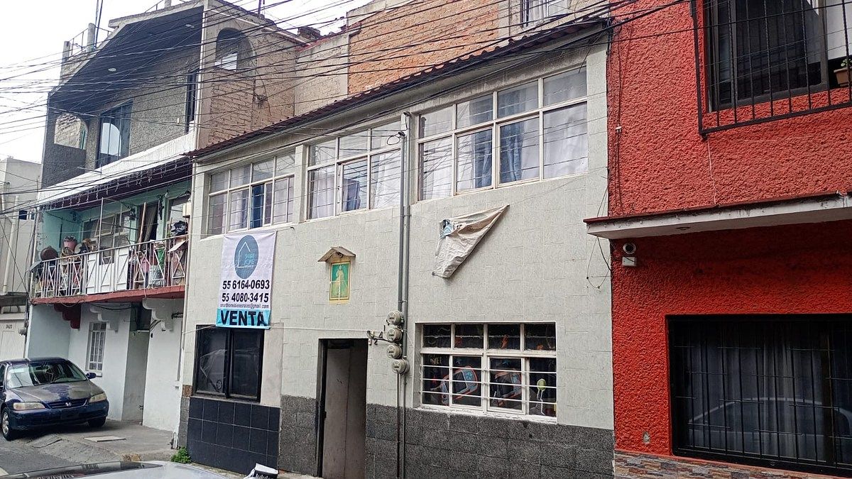 Casa con departamentos en renta, foto 1 de 1