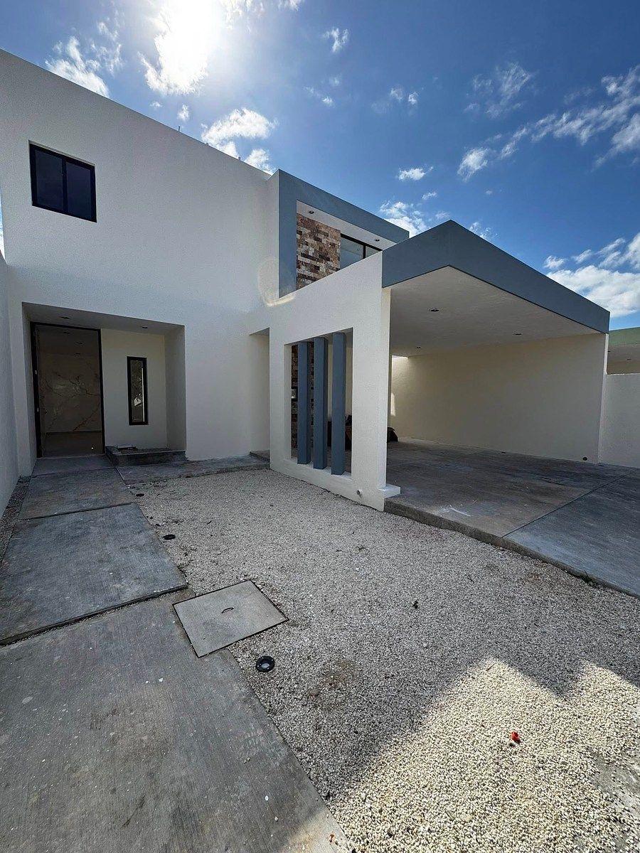 Casa en Venta de 4 Recámaras en Privada Nadira. Conkal, Mérida