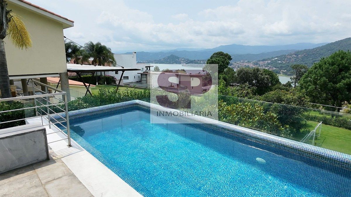 House in Gated Community in Avándaro, Valle de Bravo, photo 4 of 25