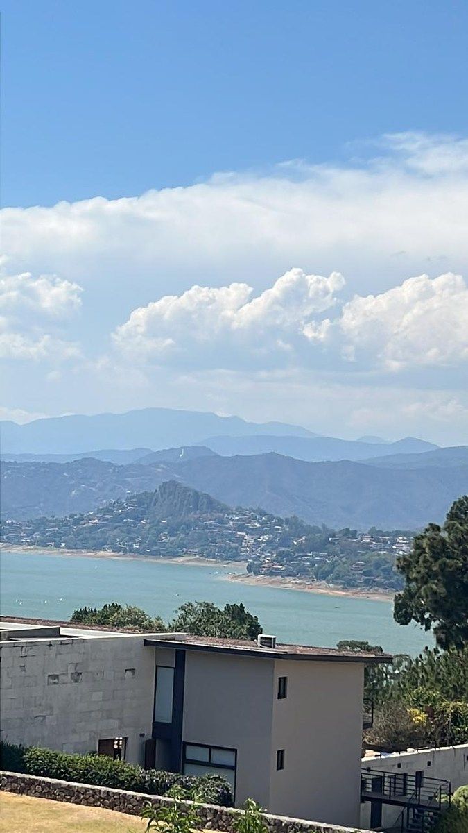 House in Gated Community in Avándaro, Valle de Bravo, photo 2 of 25