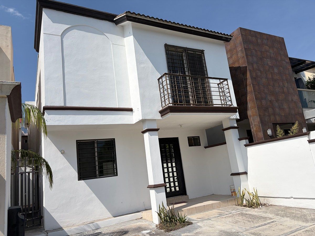 House in Puerta de Hierro, Monterrey, photo 2 of 8