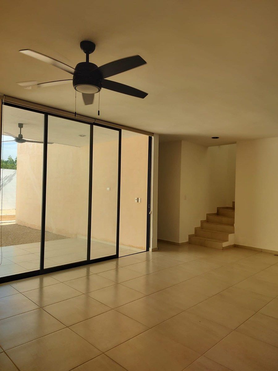 Area de sala y comedor con ventanal, photo 13 of 40