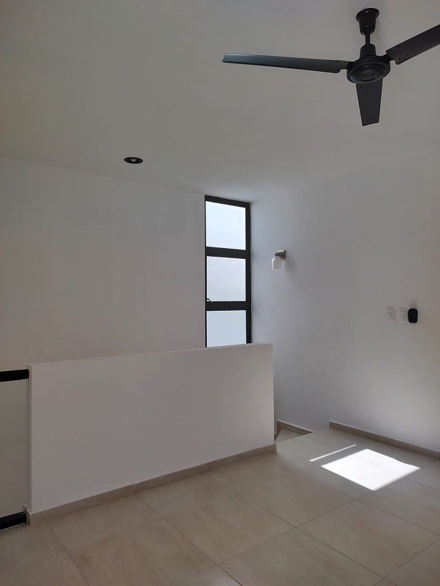 PA subiendo escalera Family Room, photo 22 of 40