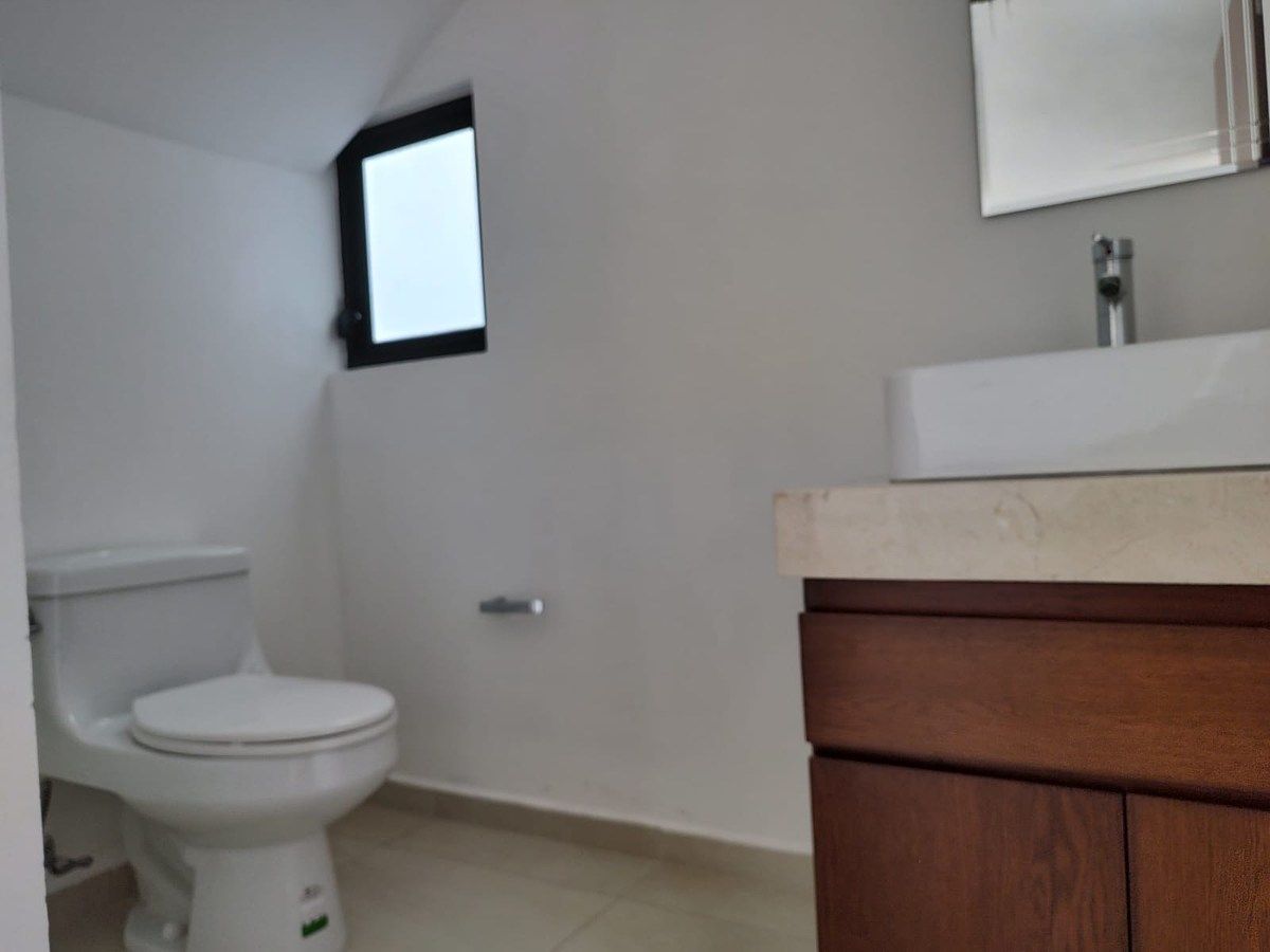 Medio baño, photo 16 of 40
