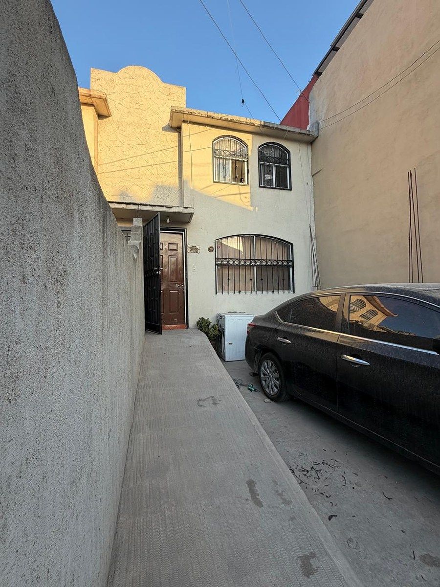 HOUSE FOR SALE IN FRACC. LOMAS VIRREYES, photo 1 of 11
