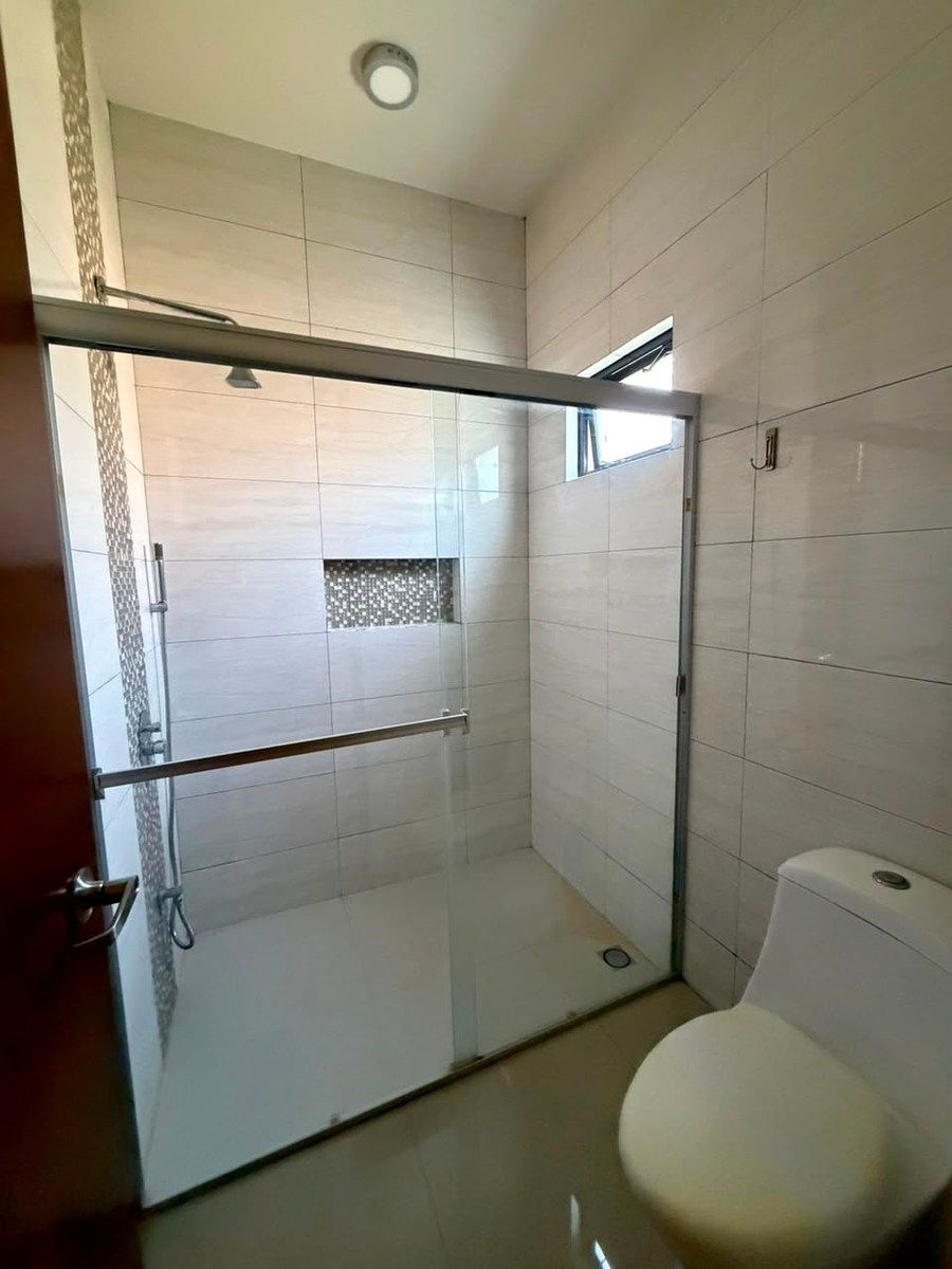 Baño completo recamara secundaria, foto 21 de 26