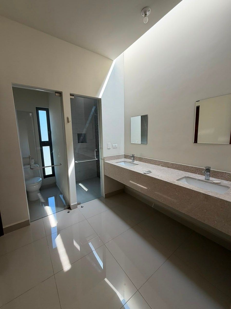 Baño completo recamara principal, foto 19 de 26
