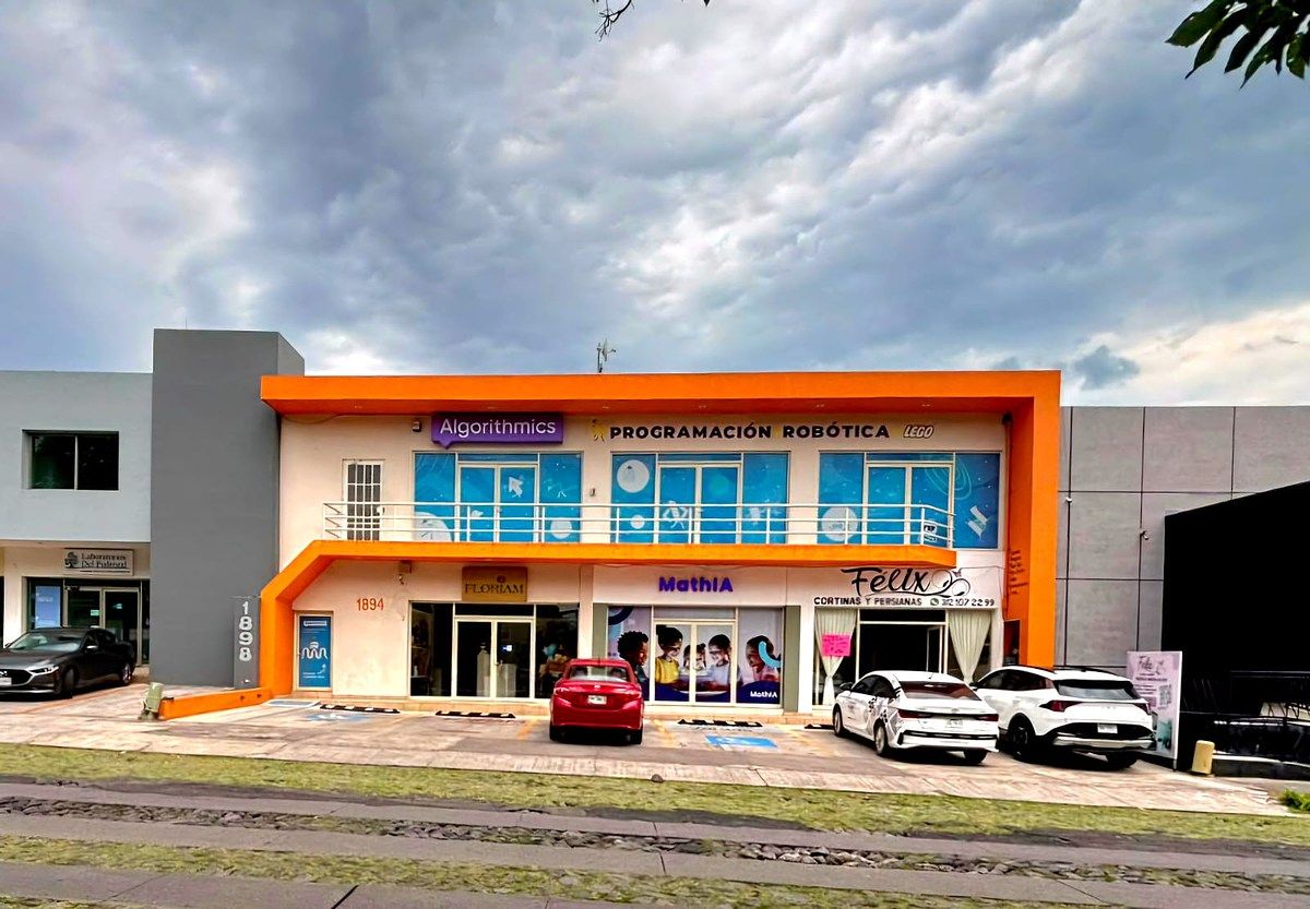 LOCAL WITH EXCELLENT LOCATION, photo 1 of 4