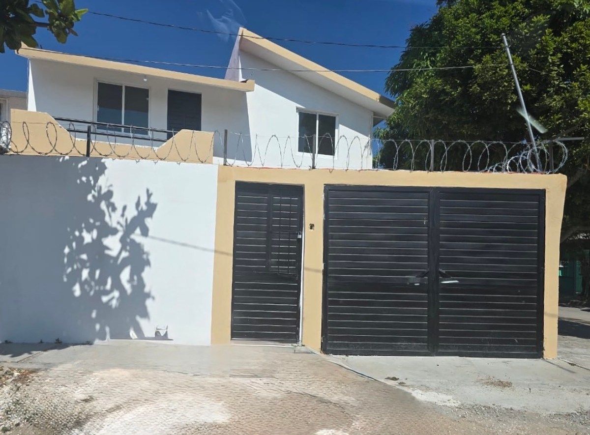 VENDE-SE CASA DE 200 m2 NA ESQUINA COL. ADONAHI R$1.100.000 TUXTLA, foto 1 de 15