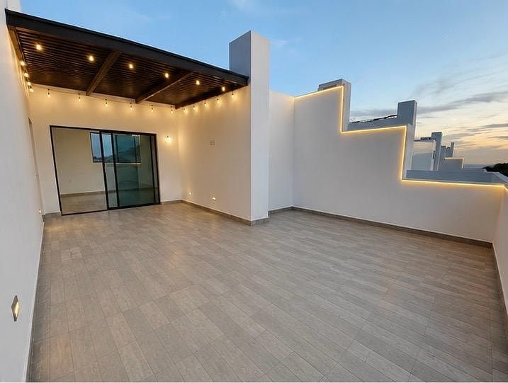 penthouse for rent in Portanova, unfurnished, photo 1 of 9
