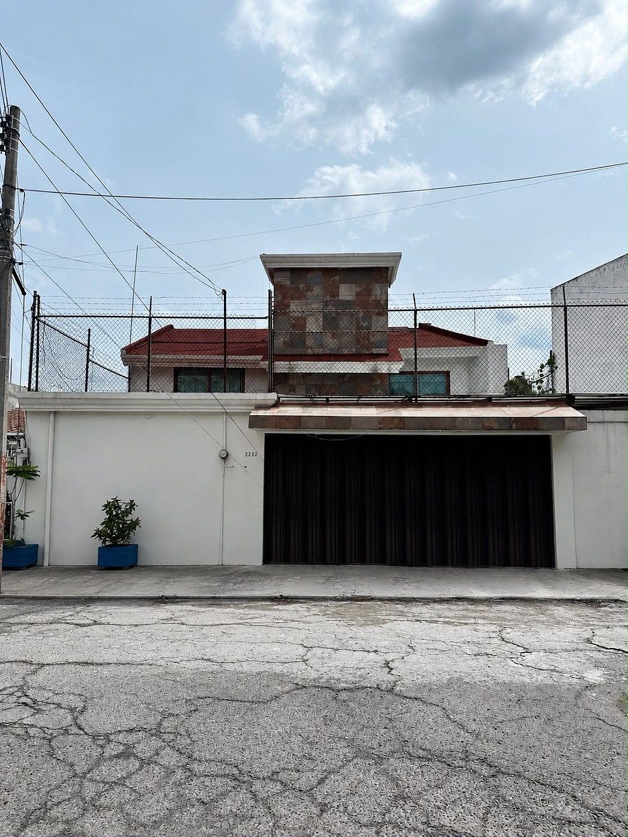 HOUSE FOR SALE IN EL MIRADOR, photo 1 of 19