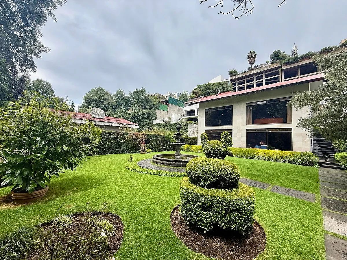 Sale House in Lomas de Chapultepec, photo 1 of 26