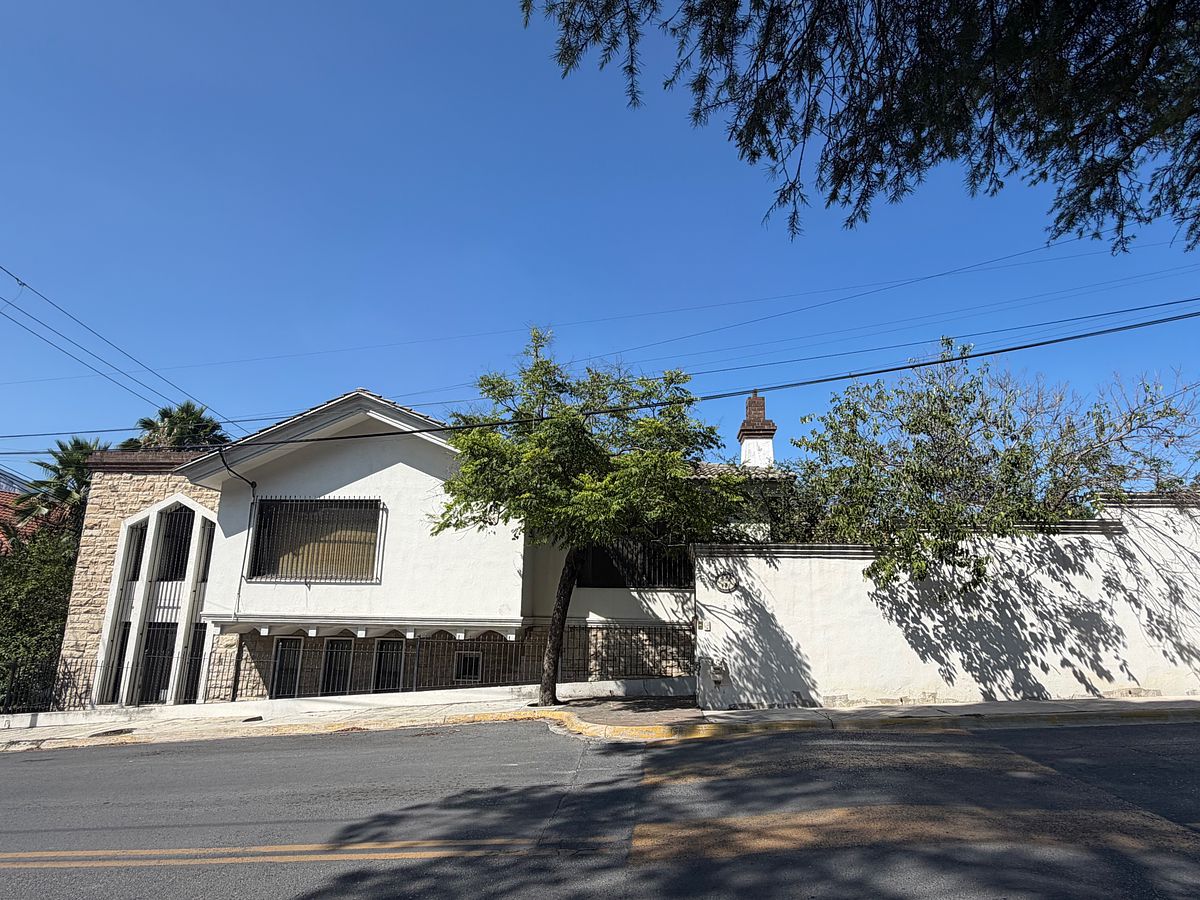 HOUSE FOR SALE TO REMODEL, PEDREGAL DEL VALLE, photo 1 of 12