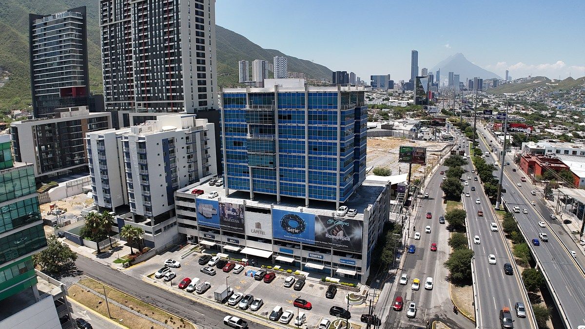 Oficina en Torre Capitel en Valle Oriente, foto 1 de 12