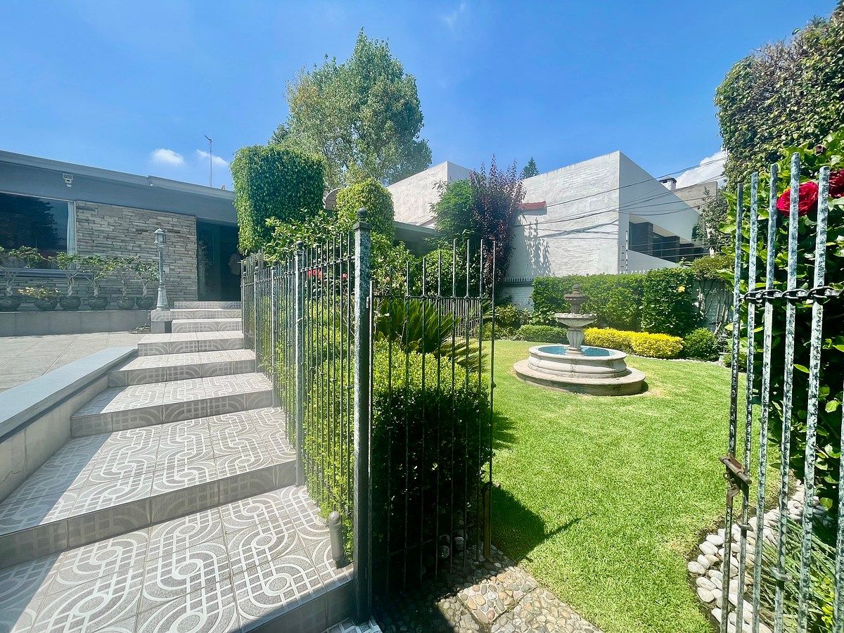 EXCELLENT HOUSE TO REMODEL IN A GATED STREET WITH SECURITY, photo 1 of 35