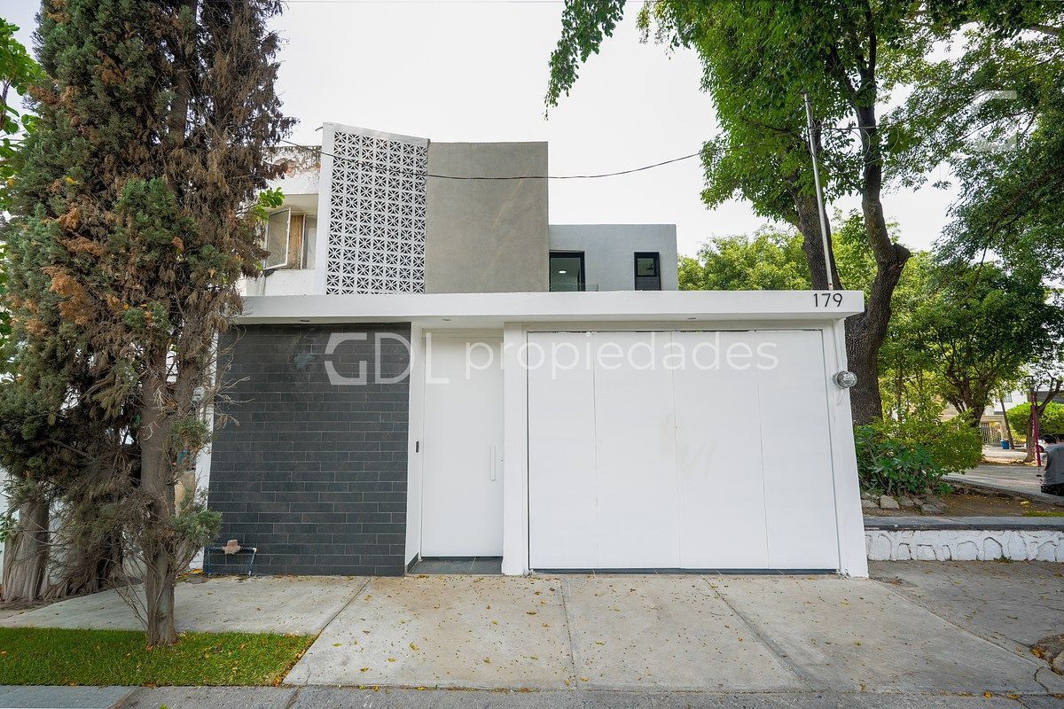 EL MANANTIAL CASA RECIÉN REMODELADA EN VENTA - foto 1