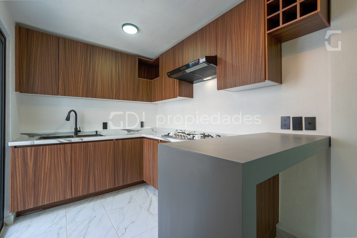 EL MANANTIAL CASA RECIÉN REMODELADA EN VENTA - foto 2